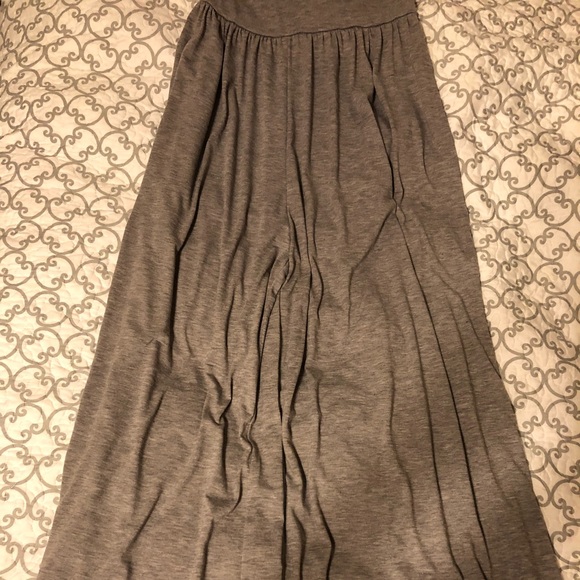 Grey jumper. - Picture 2 of 5